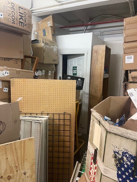 More Photos Of 18 Bay St, Brooklyn Light Manufacturing For Lease