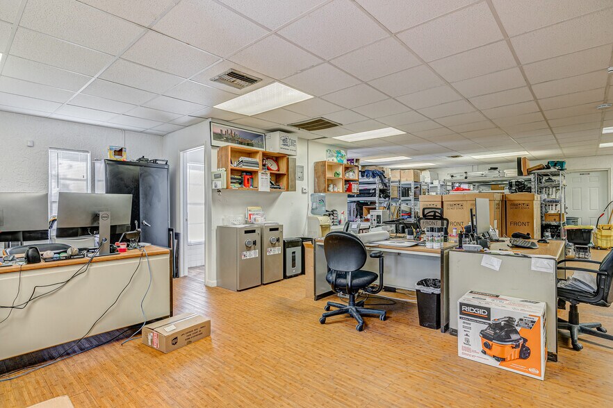 More Photos Of 689 4th St NW, Largo Manufacturing For Sale