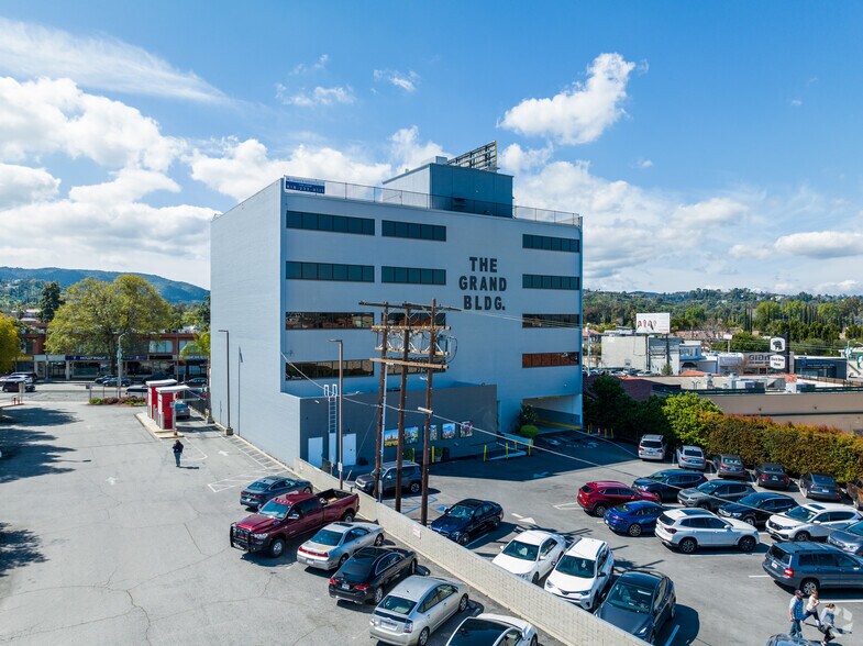 More Photos Of 18345 Ventura Blvd, Tarzana Medical For Lease