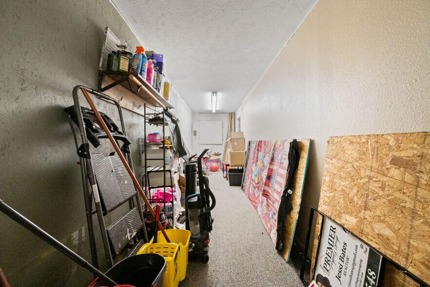 More Photos Of 115 N Willis Ave, Livingston Warehouse For Sale