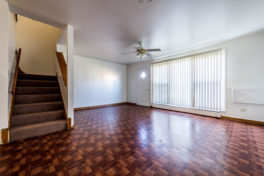 More Photos Of 1450 E 154th Pl, Dolton Apartments For Sale