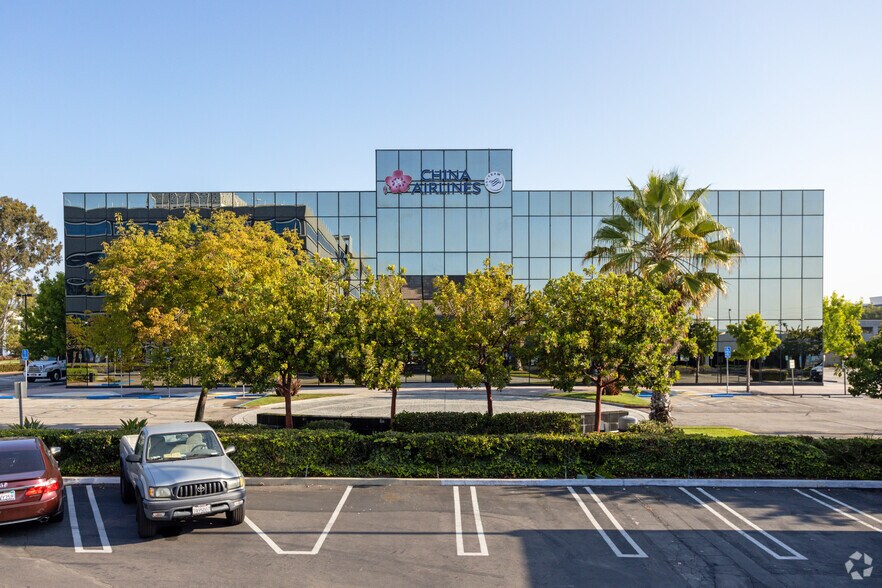 More Photos Of 200 Continental Blvd, El Segundo Office For Lease