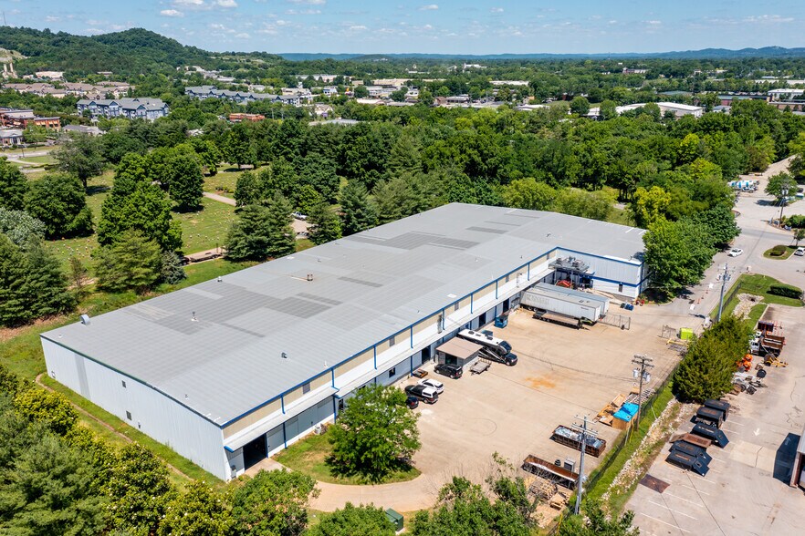 Primary Photo Of 104 Southeast Pky, Franklin Warehouse For Lease