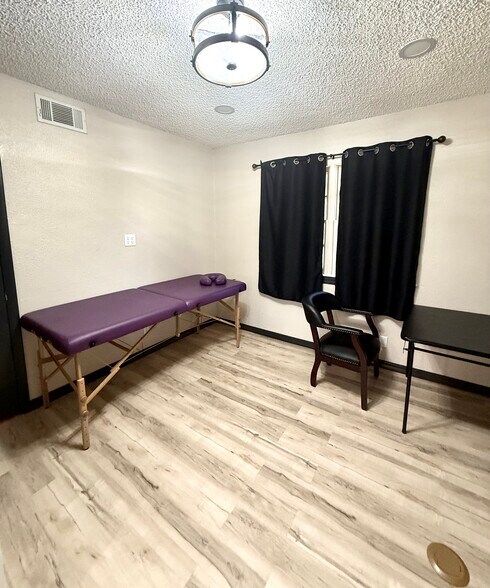 More Photos Of 1020 18th St, Woodward Office For Sale