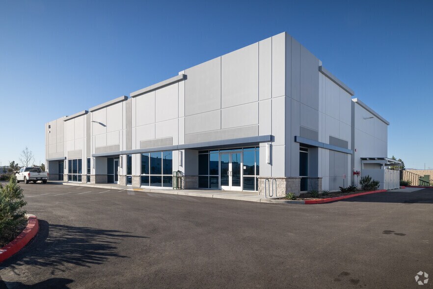 More Photos Of 66 Commerce Dr, Perris Warehouse For Lease