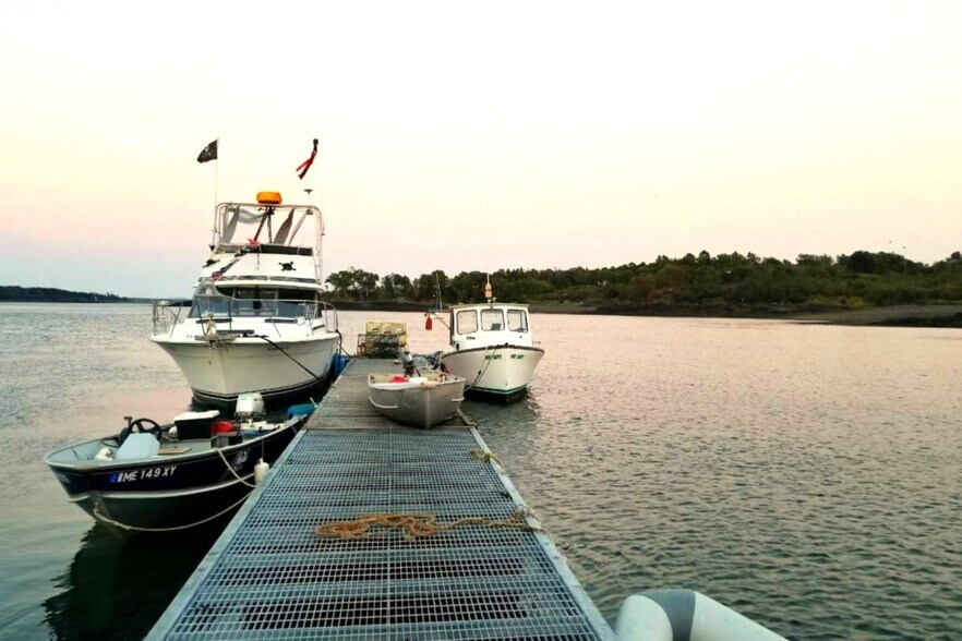 More Photos Of 24 Harris Point Rd, Eastport Hotel For Sale