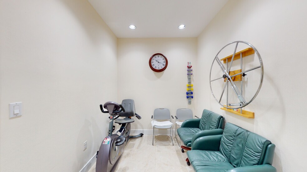 More Photos Of 235 W 49th St, Hialeah Medical For Sale