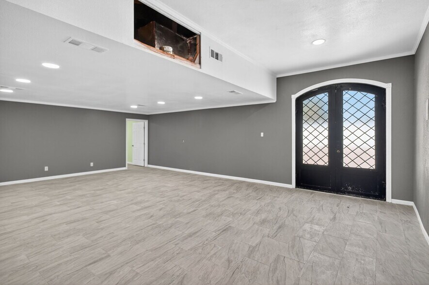 More Photos Of 11010 W Joan Dr, Odessa Warehouse For Lease