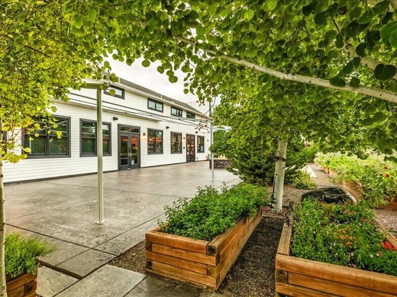 More Photos Of 121 E 2nd Ave, Niwot Restaurant For Lease