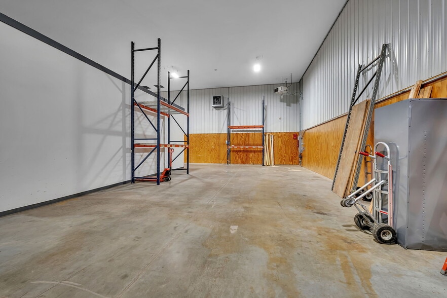 More Photos Of 801 Brian Dr, Crest Hill Light Distribution For Lease