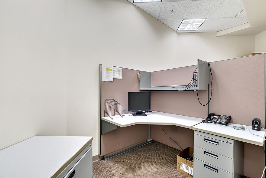 More Photos Of 4229 Lafayette Center Dr, Chantilly Business Park For Sale