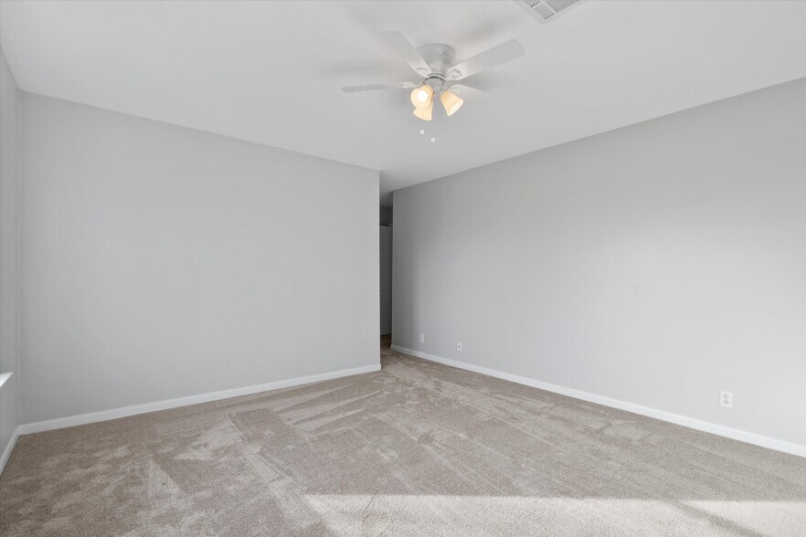 More Photos Of 113 Holmstrom St, Hutto Specialty For Sale