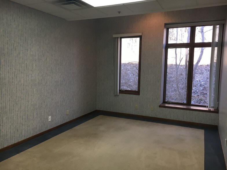 More Photos Of 836 Centennial Way, Lansing Medical For Sale