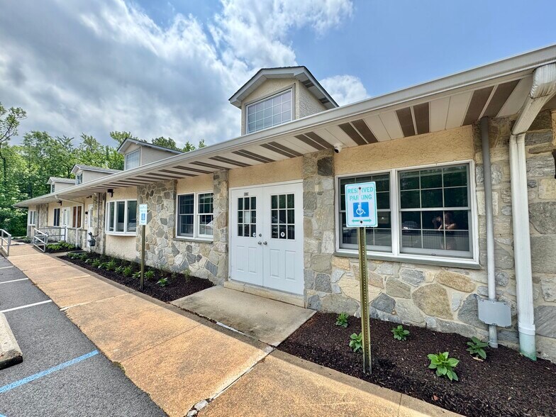 More Photos Of 625 Barksdale Rd, Newark Medical For Lease