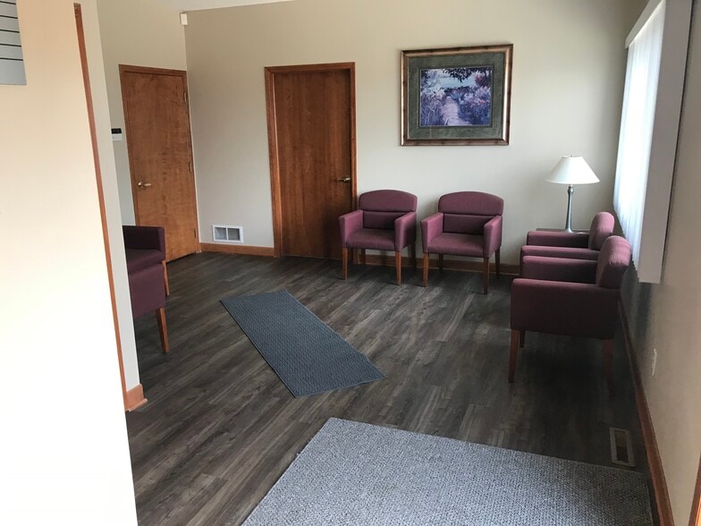 More Photos Of 5826 Blackshire Path, Inver Grove Heights Office For Lease