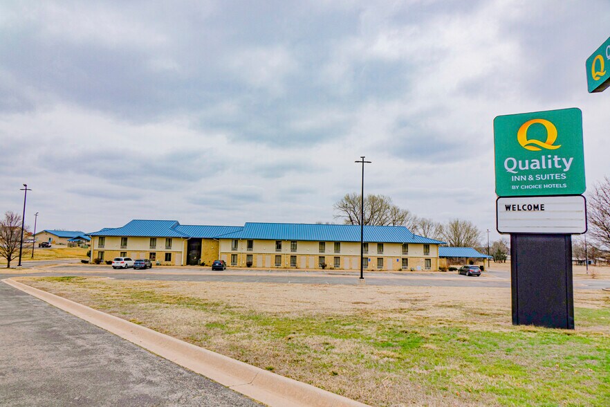 More Photos Of 3800 S Pike Rd, Winfield Hotel For Sale