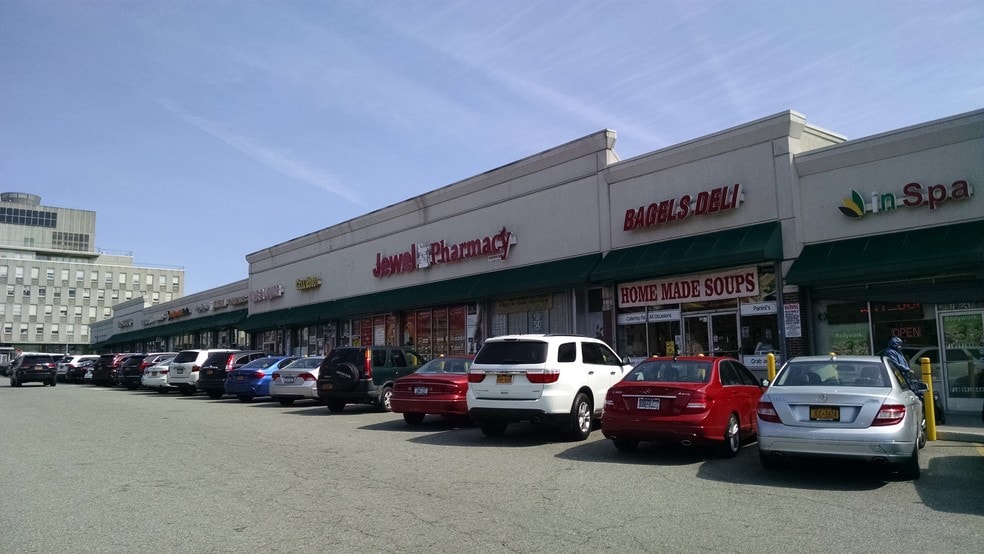 More Photos Of 7009-7063 Parsons Blvd, Fresh Meadows General Retail For Lease