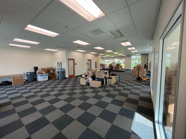 More Photos Of 2764 Gateway Rd, Carlsbad Office For Sale