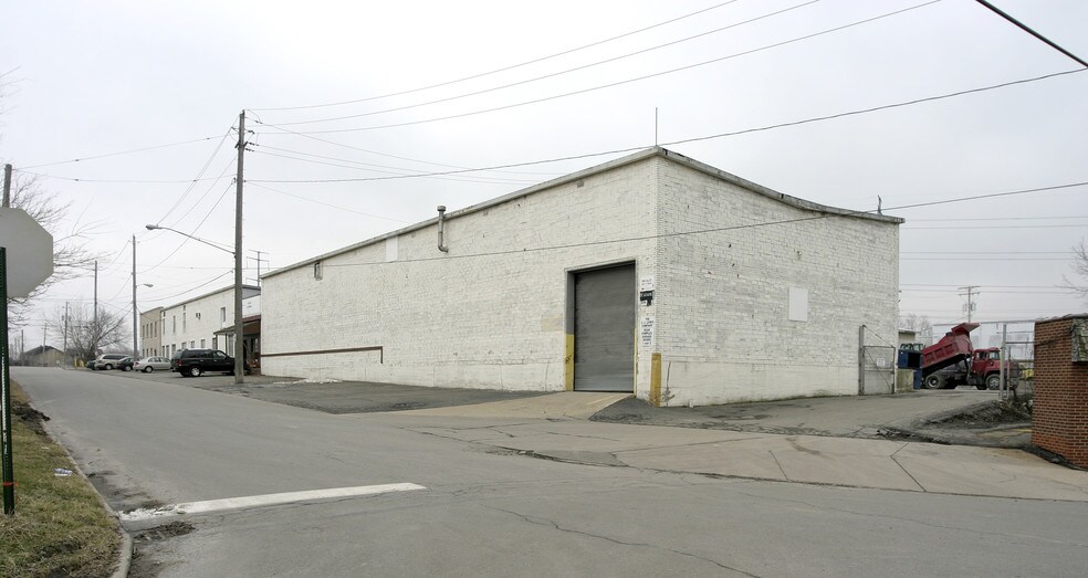 More Photos Of 1 W Interstate St, Bedford Warehouse For Lease