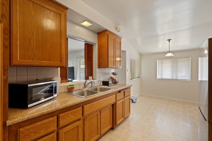 More Photos Of 3728 Redondo Beach Blvd, Torrance Apartments For Sale