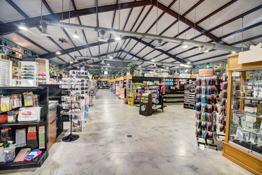 More Photos Of 2989 S Highway 304, Rosanky Warehouse For Lease