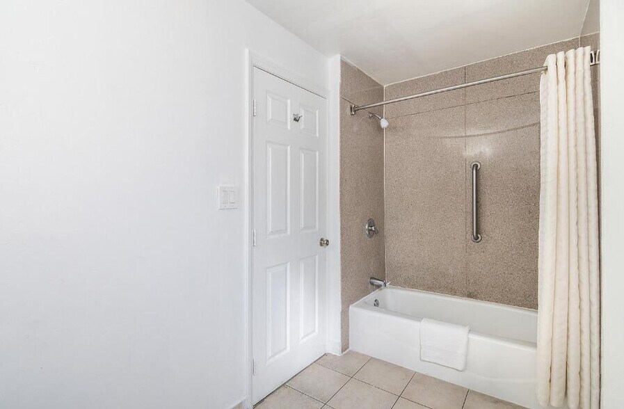 More Photos Of 2025 W 3rd St, Los Angeles Hotel For Lease