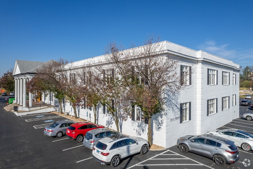 More Photos Of 15 Spinning Wheel Rd, Hinsdale Unknown For Lease