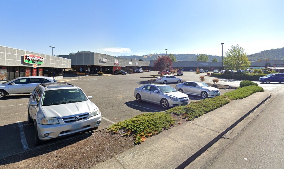 More Photos Of 250 NE Garden Valley Blvd, Roseburg General Retail For Lease
