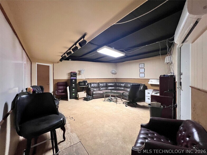 More Photos Of 5268 S Highway 377, Kingston Bar For Sale