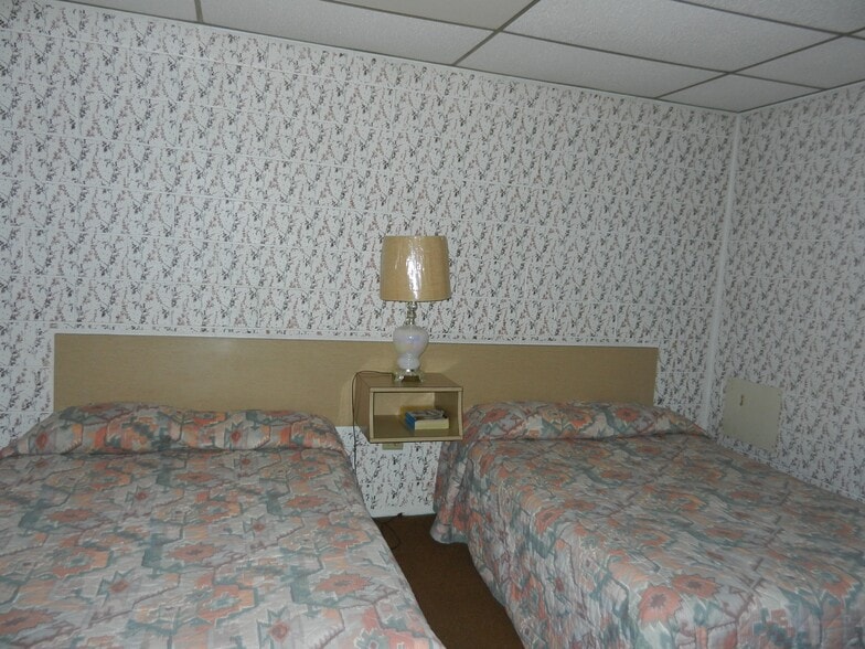 More Photos Of 14000 E Business 40 St, Mclean Hotel For Sale