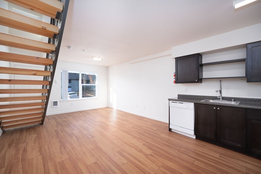 More Photos Of 5750 NE 34th St, Vancouver Apartments For Sale
