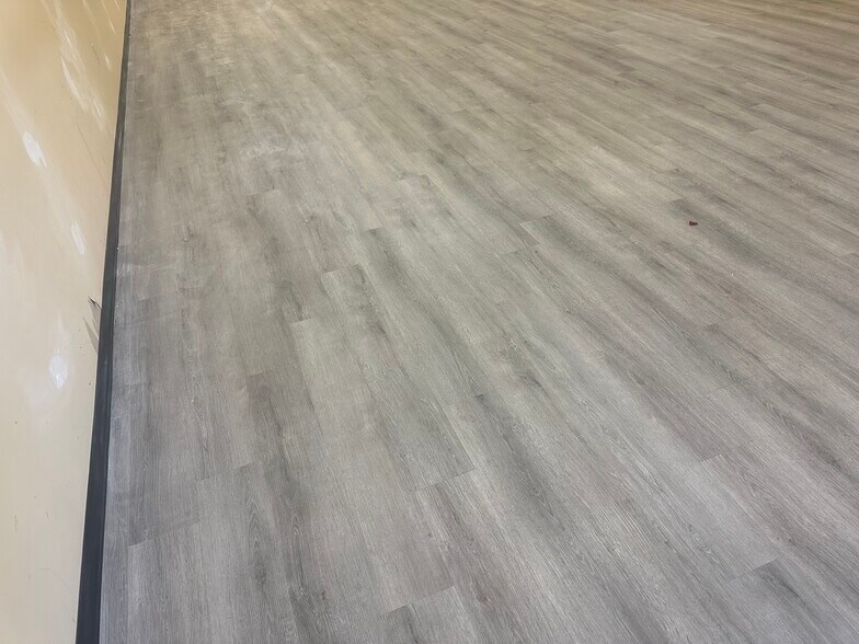 More Photos Of 1330-1384 N Pleasantburg Dr, Greenville Storefront Retail Office For Lease