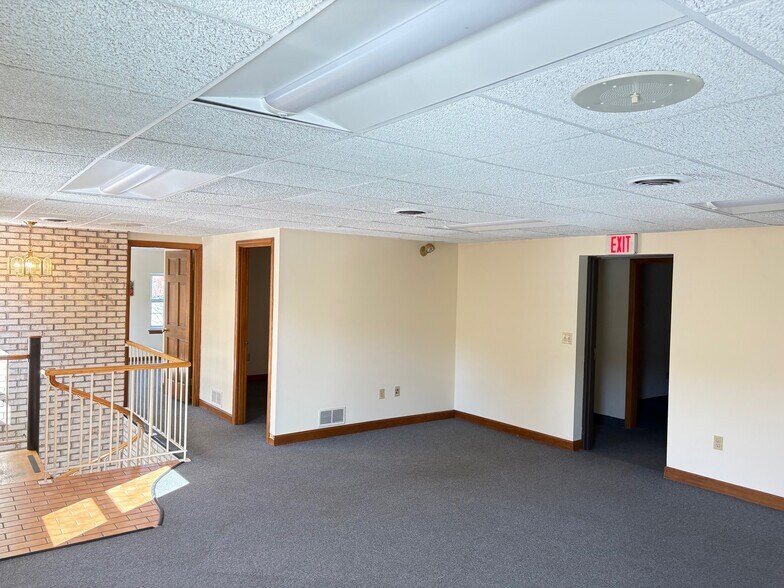 More Photos Of 86 Elm St, Hopkinton Flex For Lease