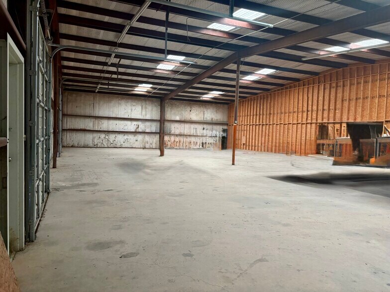 More Photos Of 124 Industrial Dr, Boerne Service For Lease