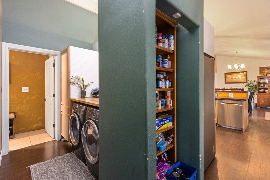 More Photos Of 1419 Old Hardin Rd, Billings Flex For Sale