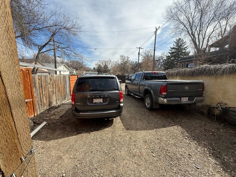 More Photos Of 517A N Railway St SE, Medicine Hat Storefront Retail Residential For Sale