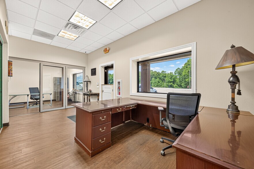 More Photos Of 214 N Loop 336 E, Conroe Office For Sale