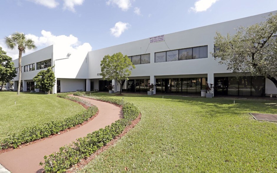 More Photos Of 175 Fontainebleau Blvd, Miami Office For Lease