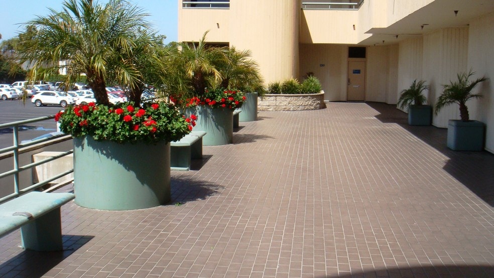 More Photos Of 18141 Beach Blvd, Huntington Beach Medical For Lease