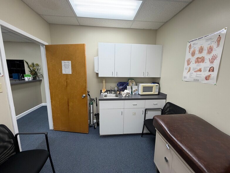 More Photos Of 1831 N Belcher Rd, Clearwater Medical For Lease