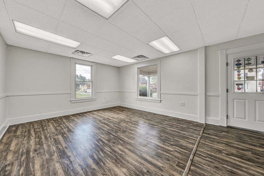 More Photos Of 628 S Colorado St, Salem Office For Sale