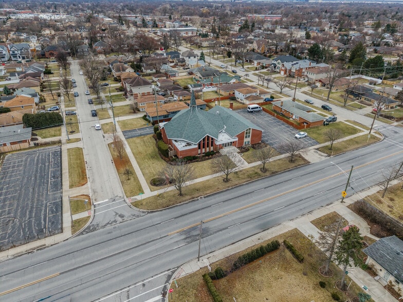 More Photos Of 1437 Oakton St, Park Ridge Specialty For Sale