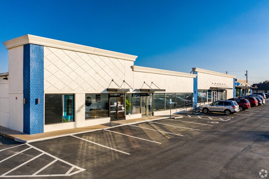 Primary Photo Of 5301-5307 Airport Blvd, Austin Unknown For Lease