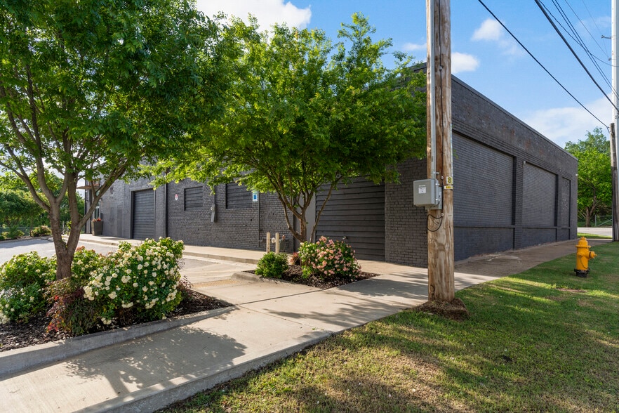 More Photos Of 621 S Kenosha Ave, Tulsa Auto Repair For Sale