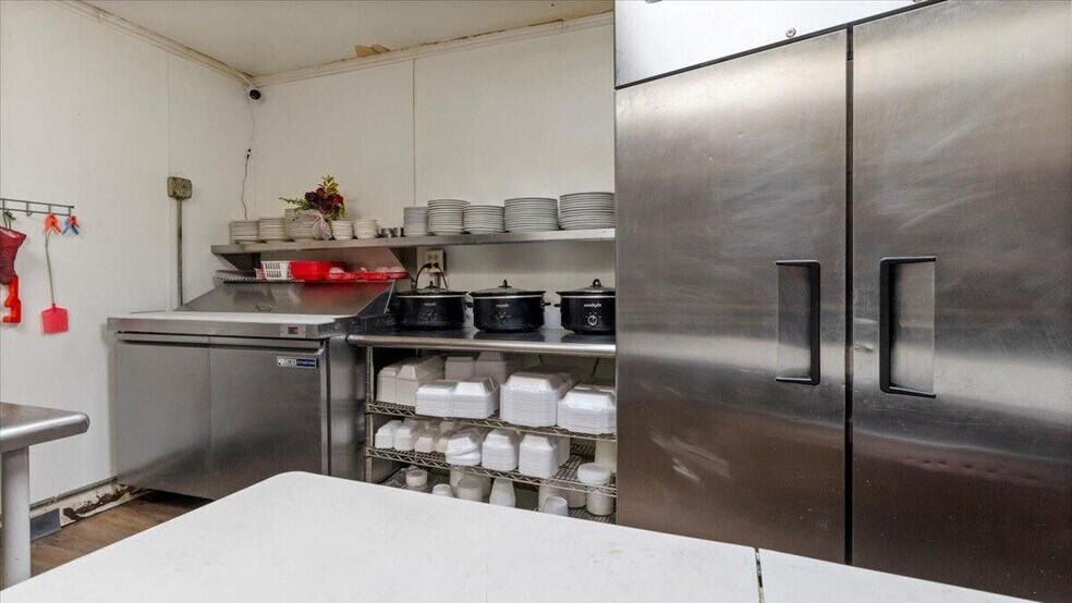 More Photos Of 1027 Porter Wagoner Blvd, West Plains Restaurant For Sale