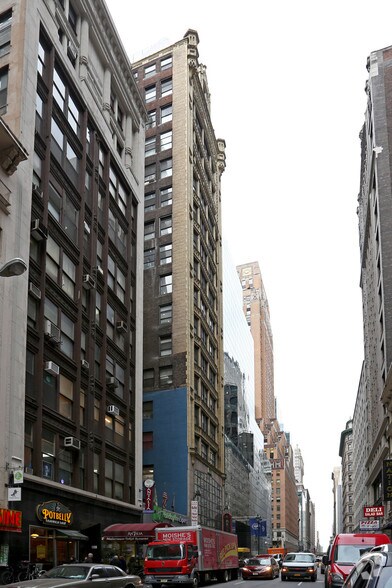 More Photos Of 7 W 45th St, New York Office For Lease