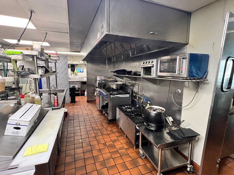 More Photos Of 25-45 N Raymond Ave, Pasadena Apartments For Lease