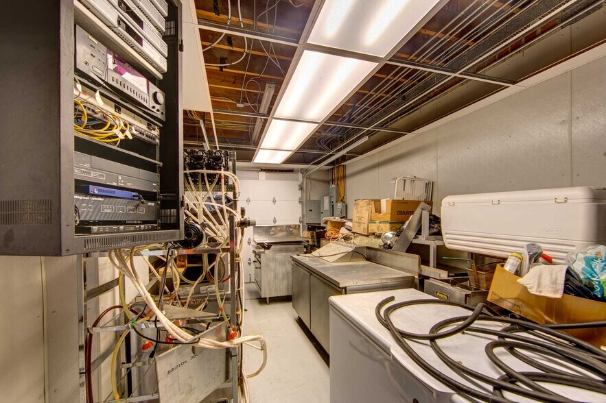 More Photos Of 302 Main St, Columbia Industrial For Sale