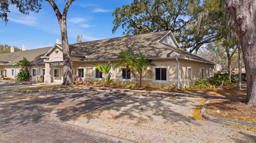 More Photos Of 605 Medical Care Dr, Brandon Medical For Sale