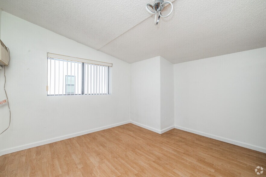 More Photos Of 1943 Vista Del Mar Ave, Los Angeles Apartments For Sale